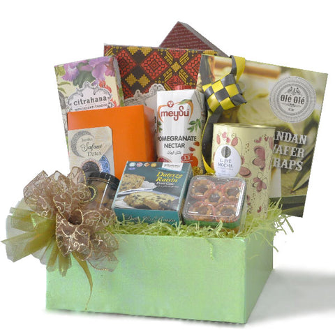 [3 Day Pre-Order] Cesur Halal Hamper - Raya Cookies, Pineapple Tarts, Dates, Fruit Cake Gift